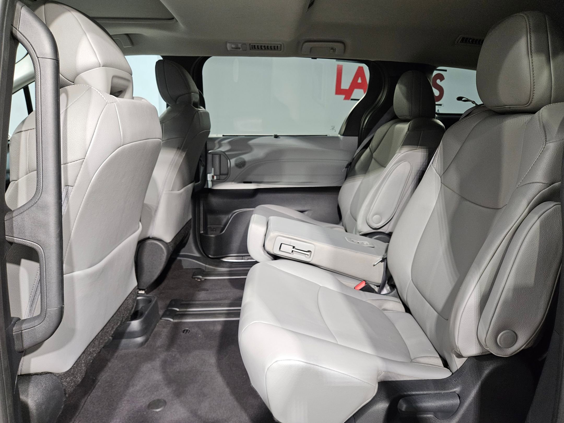 Certified 2025 Toyota Sienna XLE image 35
