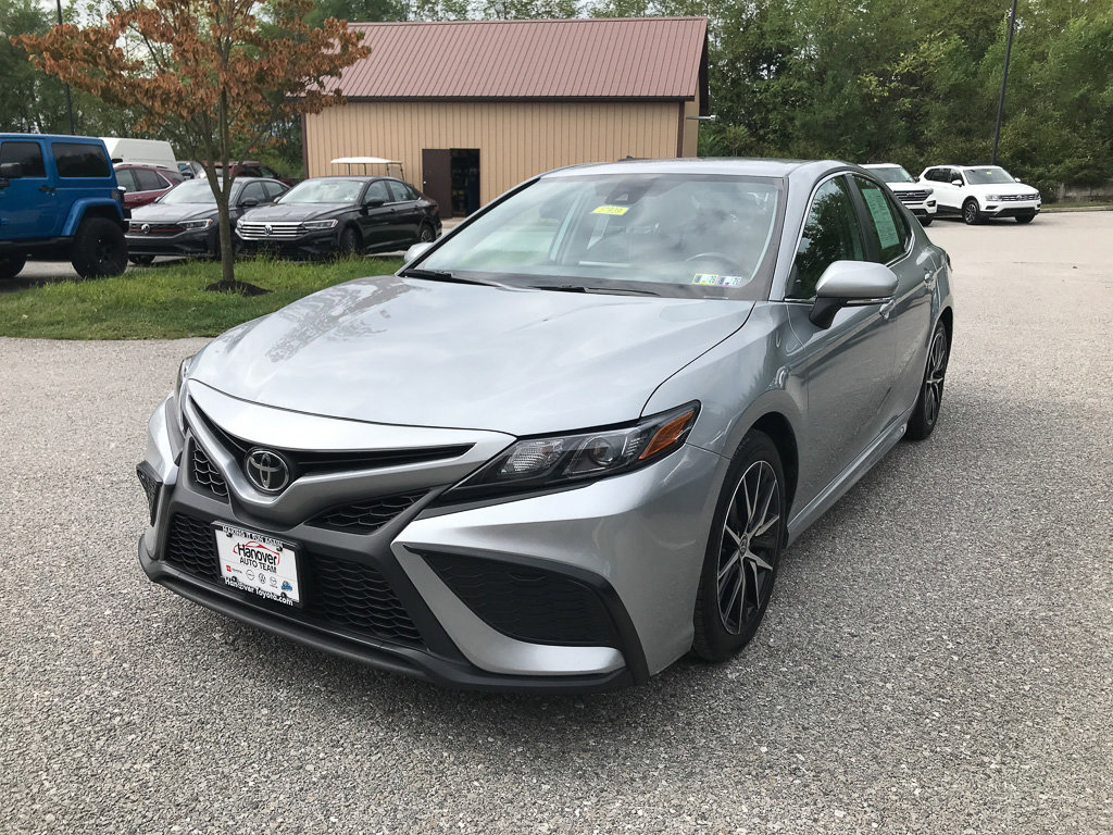 Used 2023 Toyota Camry SE image 4