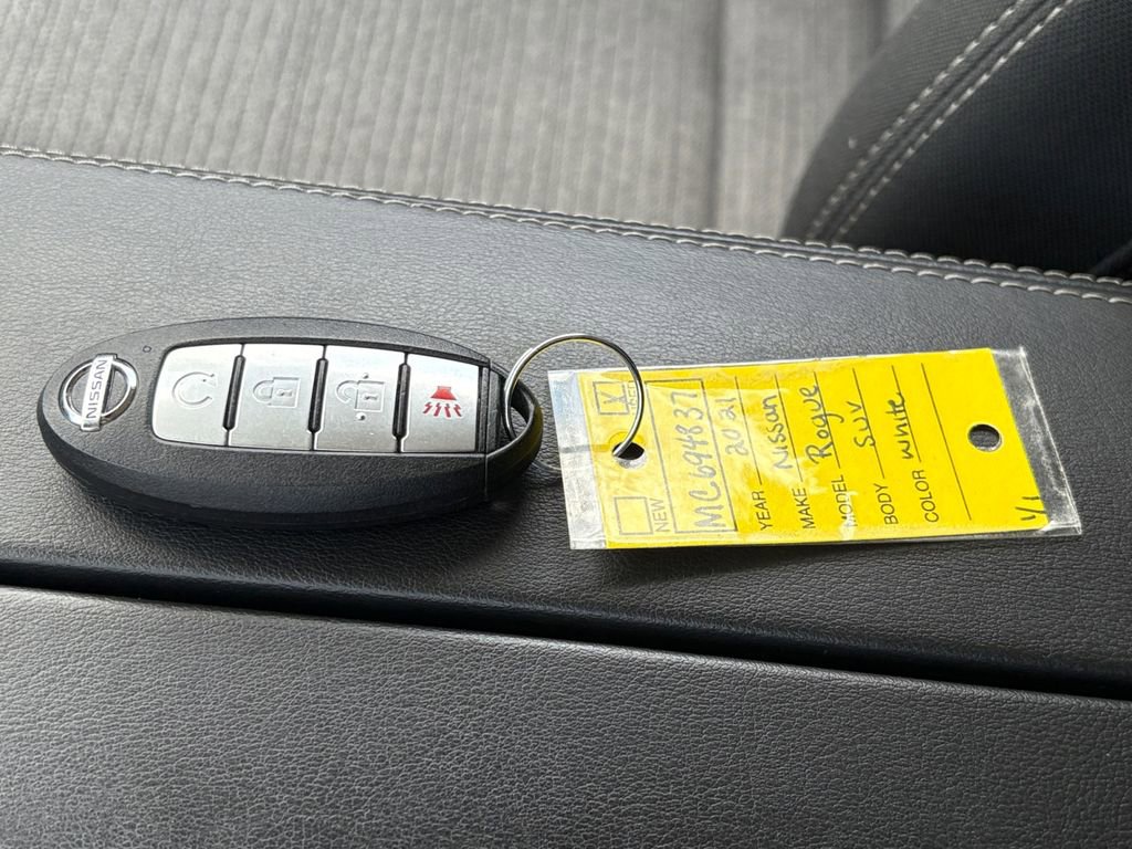 Used 2023 Nissan Rogue SV image 29