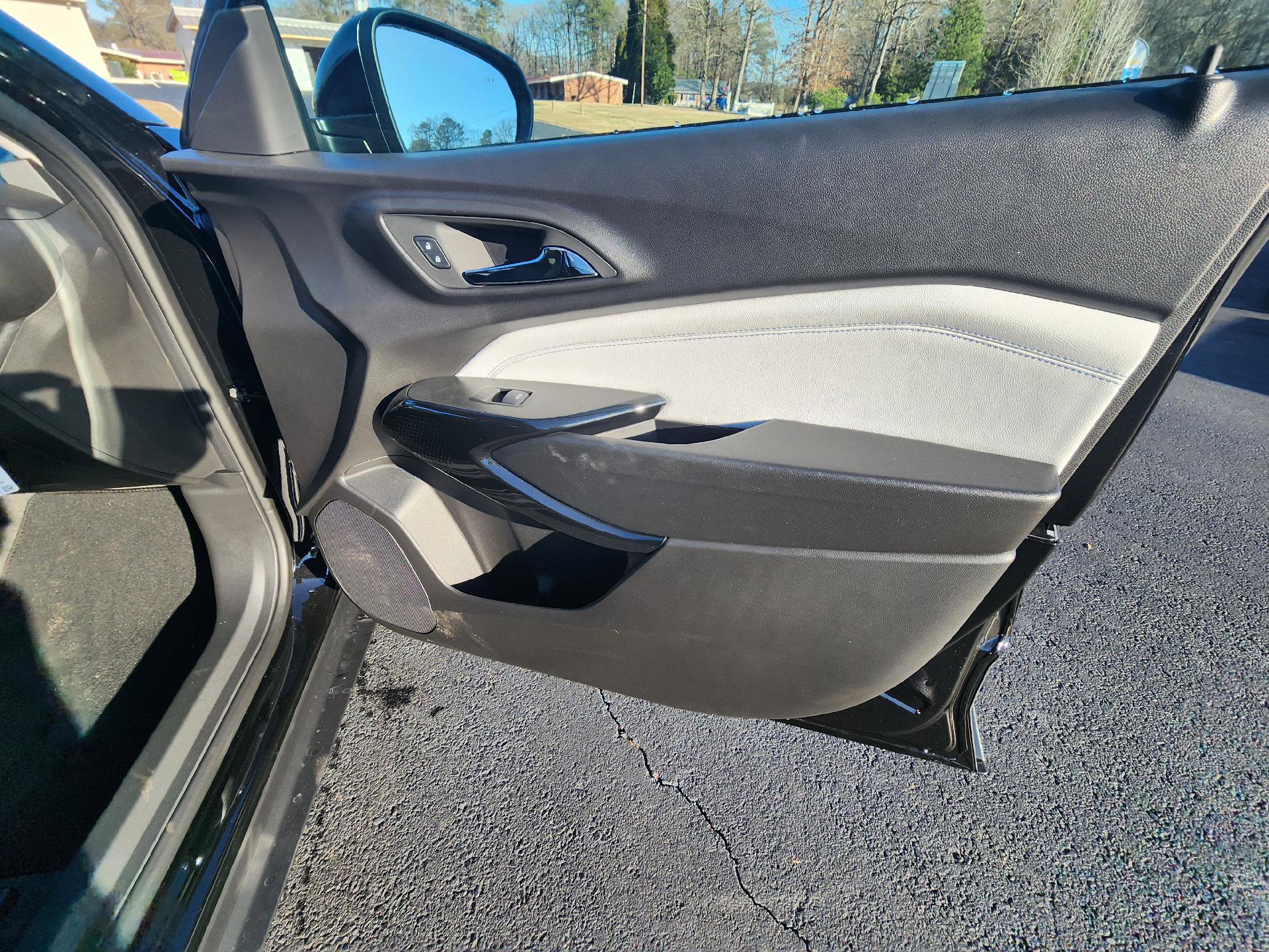 New 2026 Chevrolet Trax LT w/ Sunroof Package FWD image 28