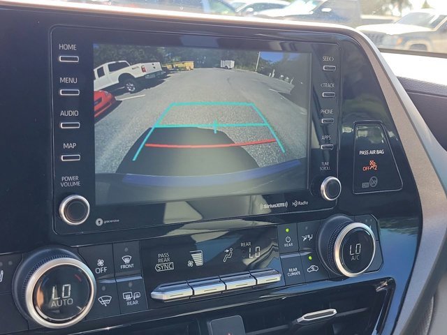 Used 2020 Toyota Highlander XLE image 21