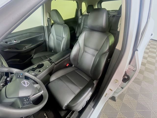 Used 2025 Nissan Rogue SV w/ SV Premium Package FWD image 21