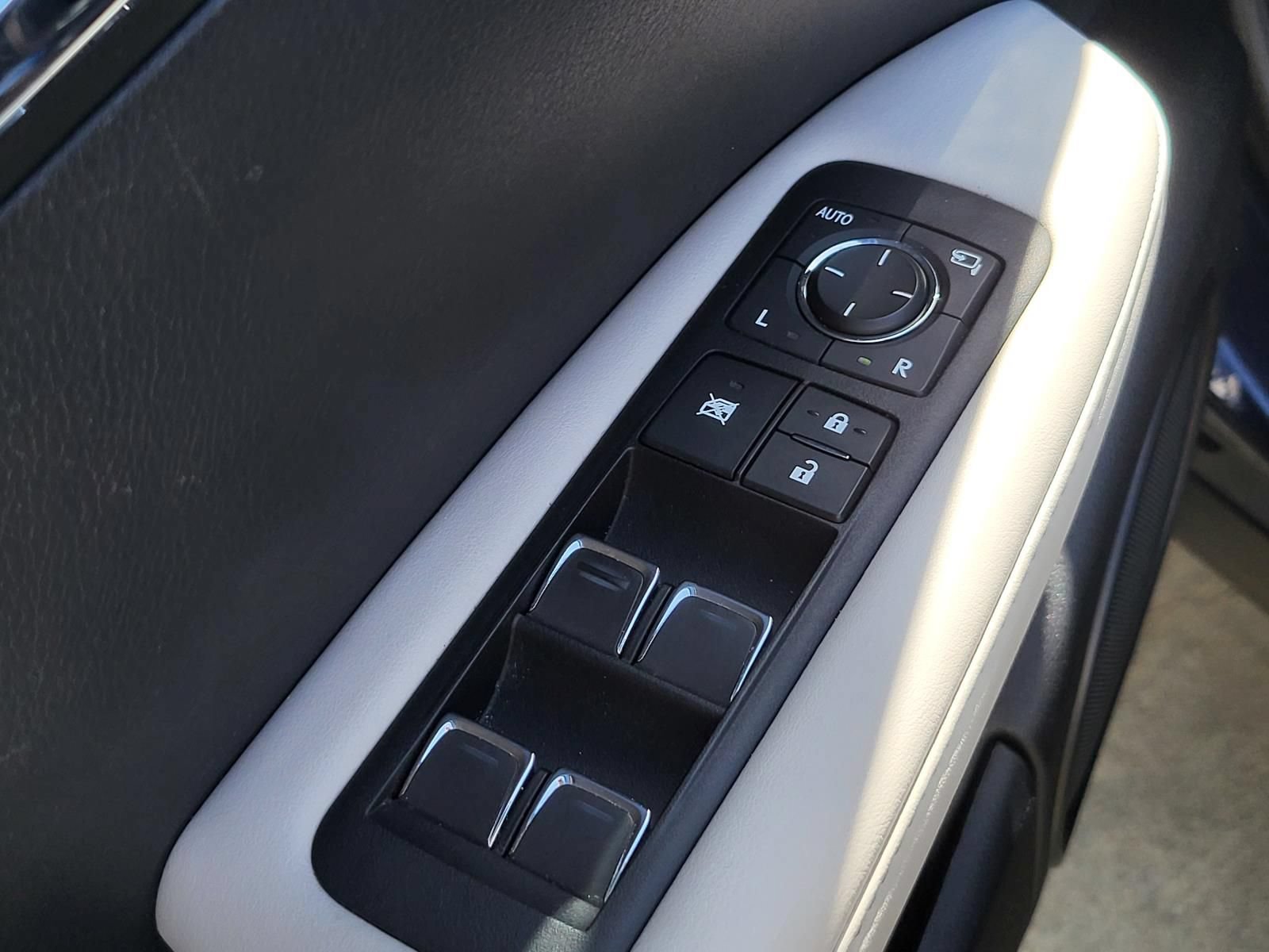 Used 2021 Lexus RX 350 FWD w/ Accessory Package image 17