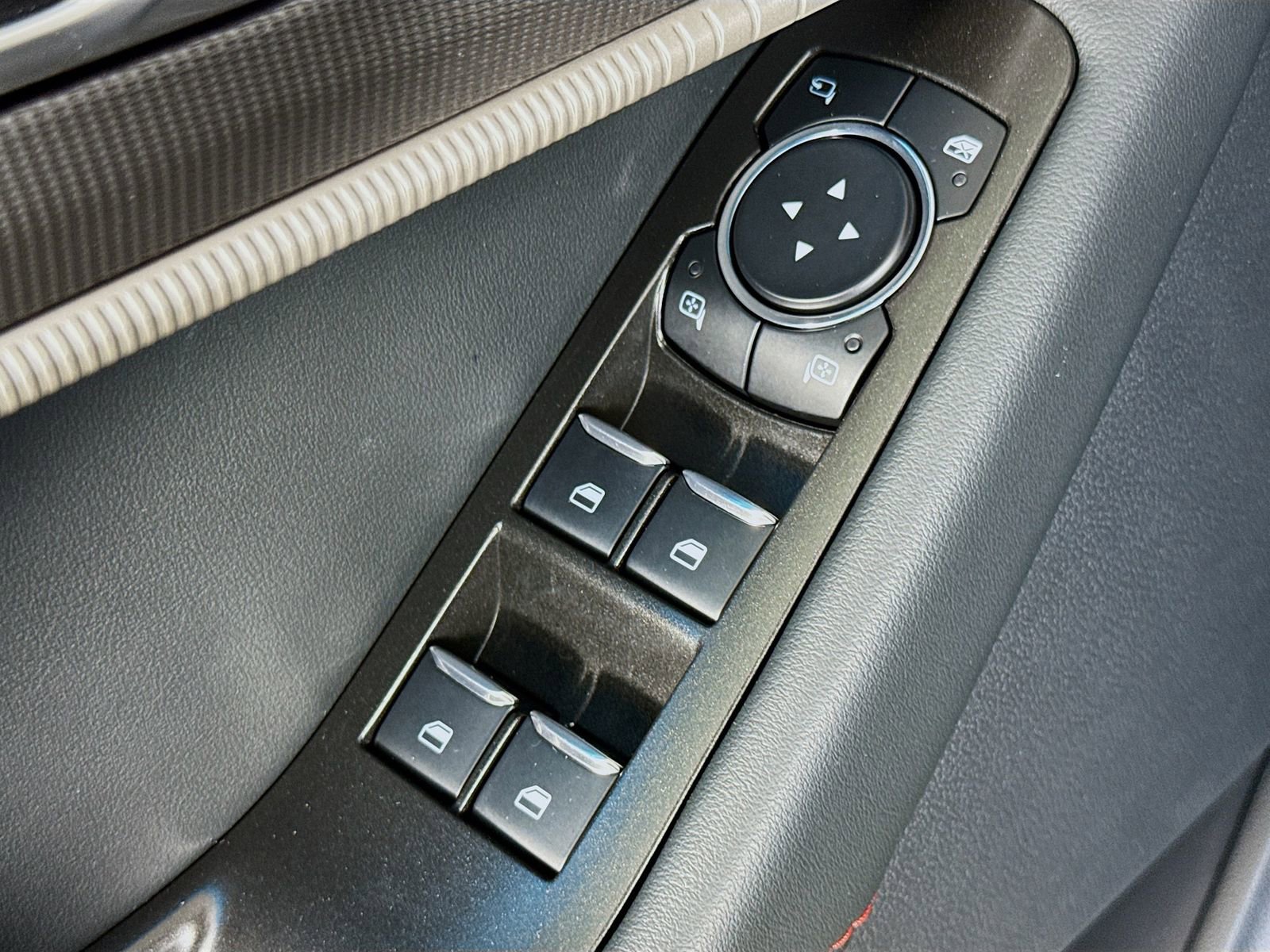 Used 2025 Ford Explorer ST-Line w/ Premium Package image 18