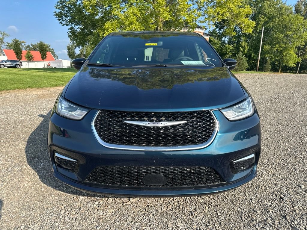 Used 2025 Chrysler Pacifica Select FWD image 2