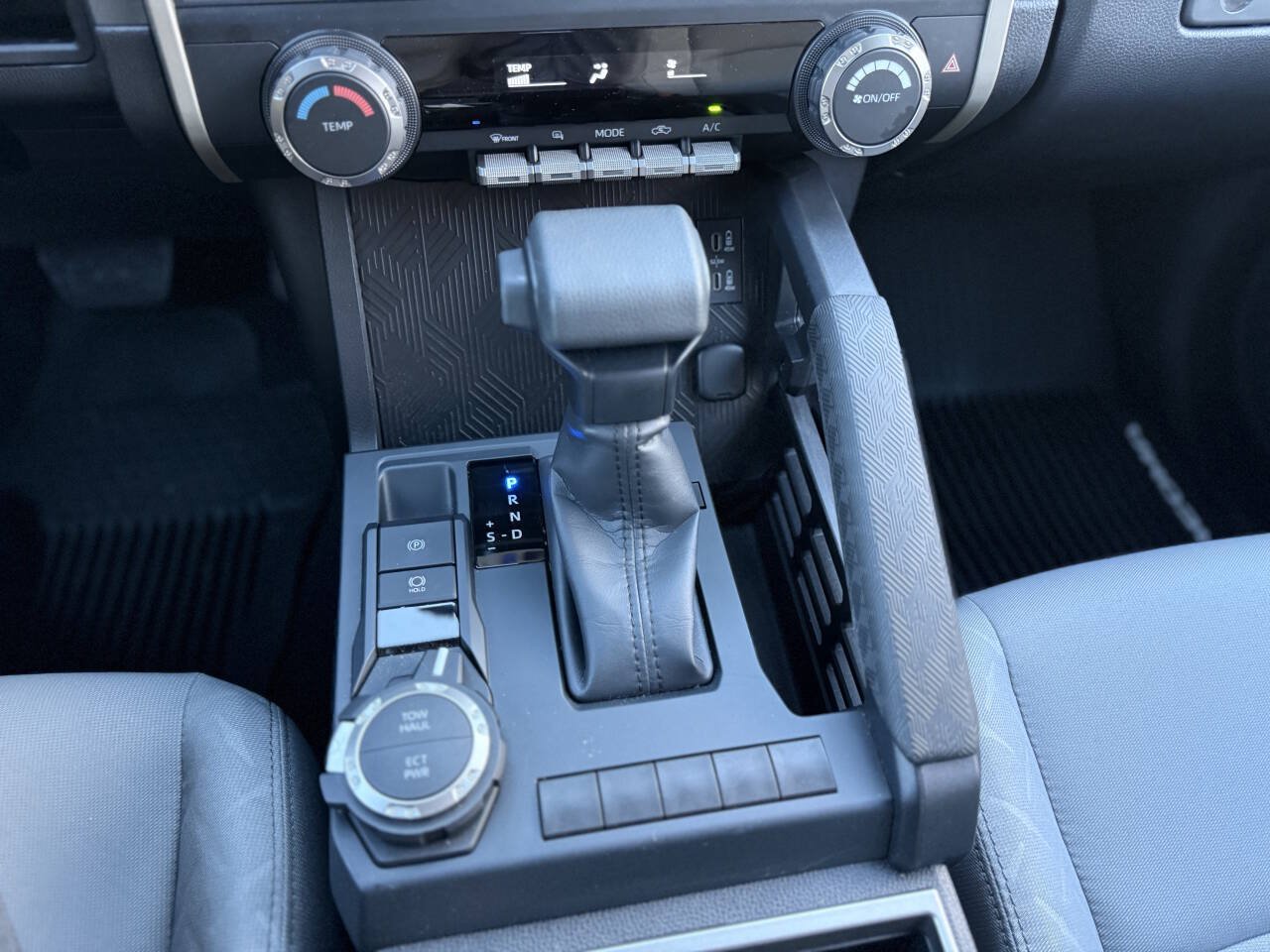 Used 2025 Toyota Tacoma SR5 AWD/4WD image 22
