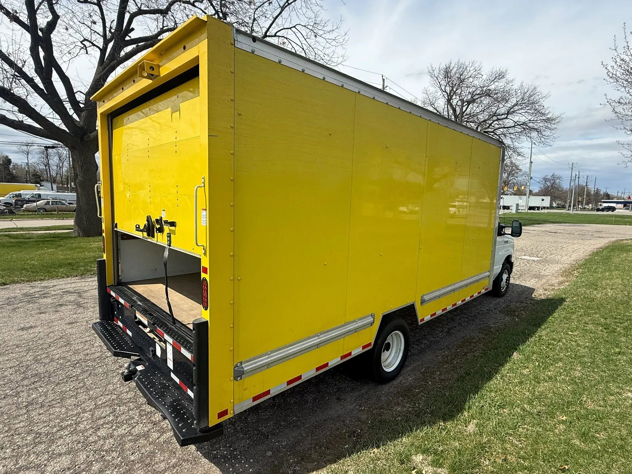 Used 2023 Ford E-350 and Econoline 350 Super Duty w/ Driver's Safety Package RWD image 7