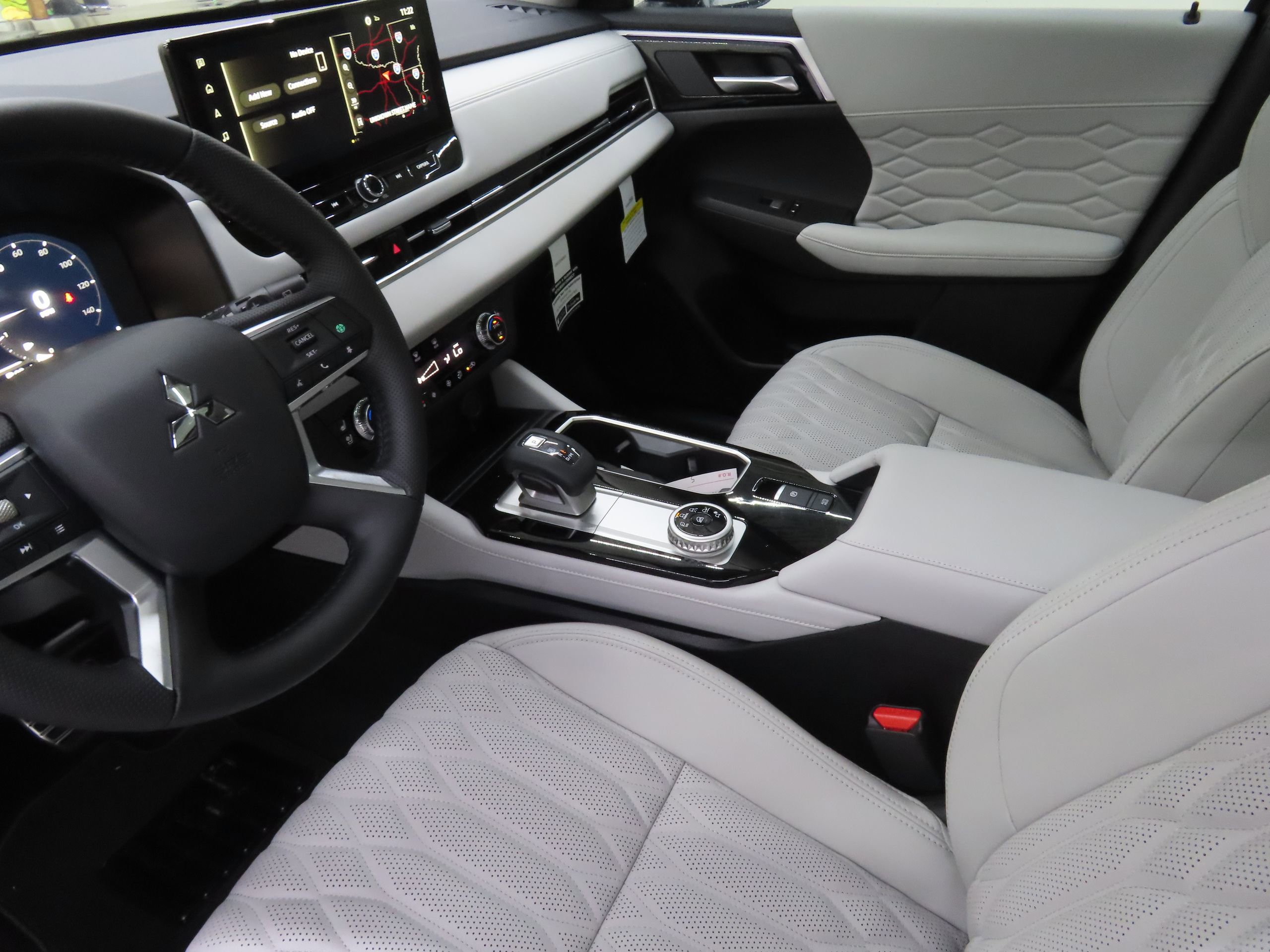 New 2025 Mitsubishi Outlander SEL image 20