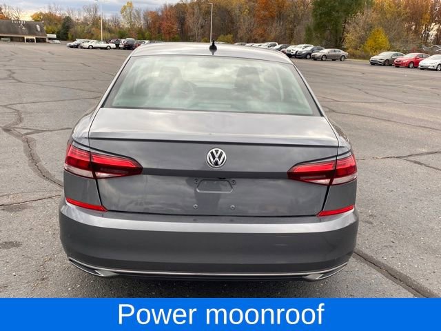 Used 2022 Volkswagen Passat 2.0T image 5