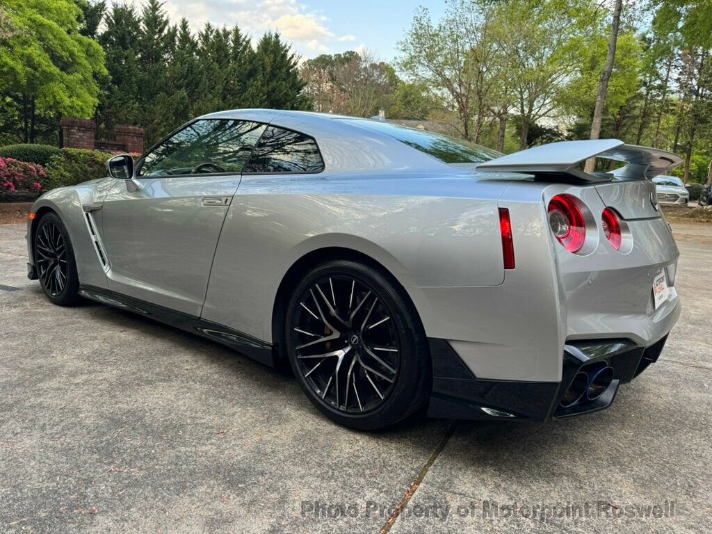 Used 2024 Nissan GT-R Premium w/ Premium Interior Package image 9