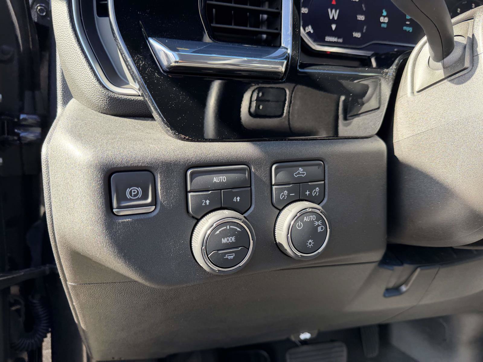 Used 2024 Chevrolet Silverado 1500 LT AWD/4WD image 18