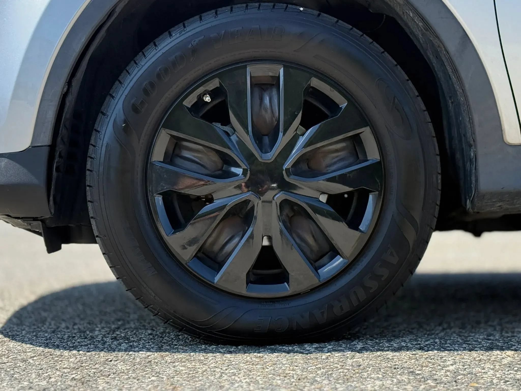 Used 2013 Toyota RAV4 LE FWD image 28