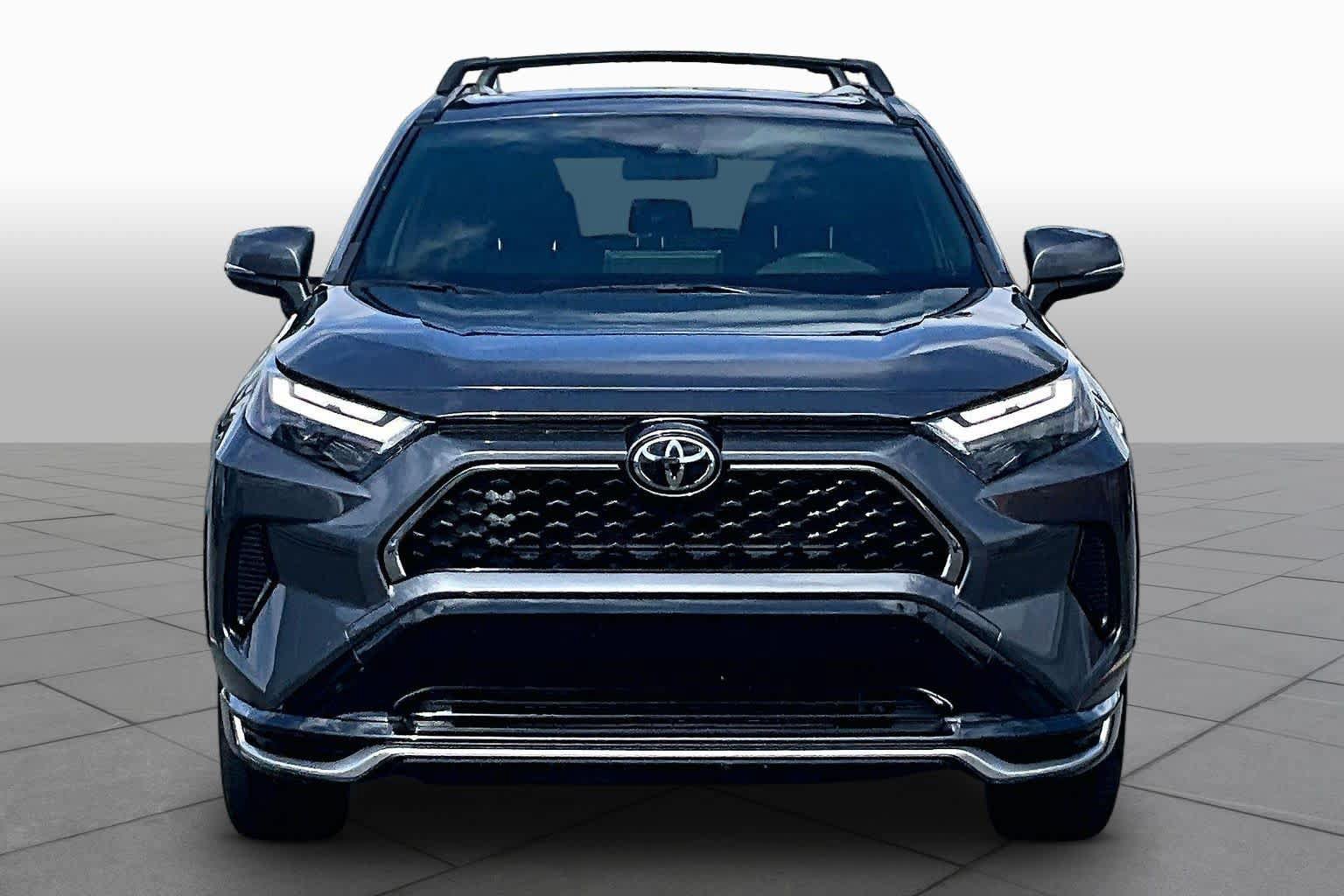 Used 2025 Toyota RAV4 SE w/ Weather & Moonroof Package AWD/4WD image 3
