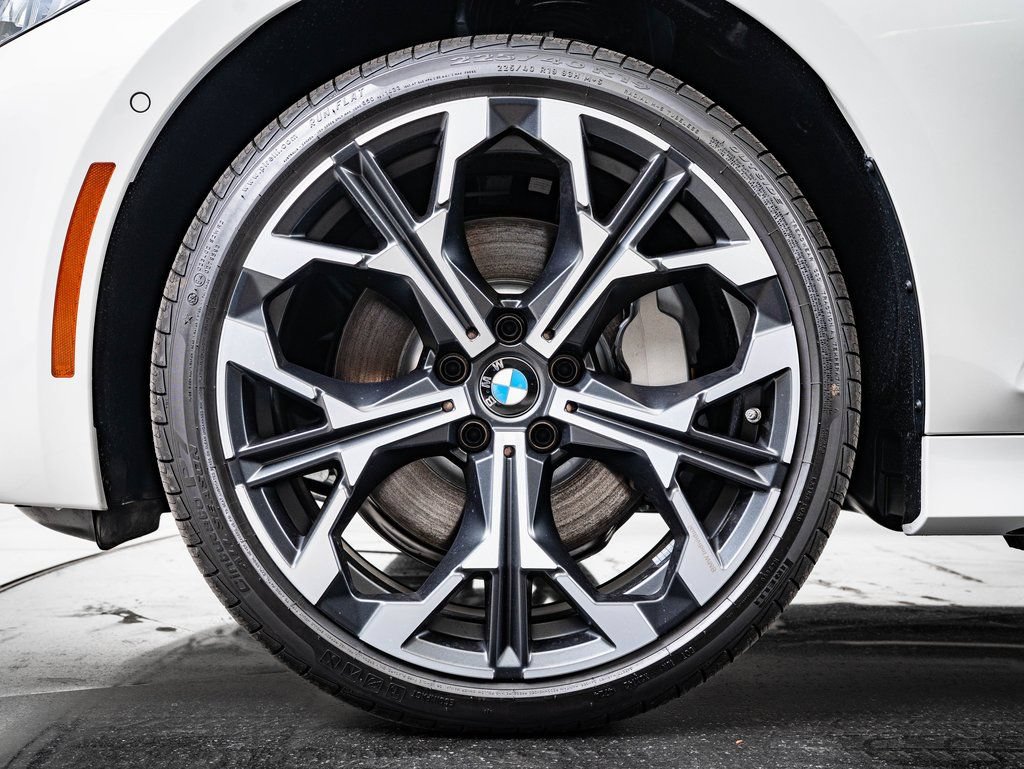 Certified 2025 BMW 330i xDrive Sedan w/ Convenience Package AWD/4WD image 13