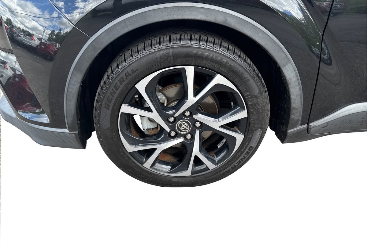 Used 2018 Toyota C-HR XLE FWD image 23