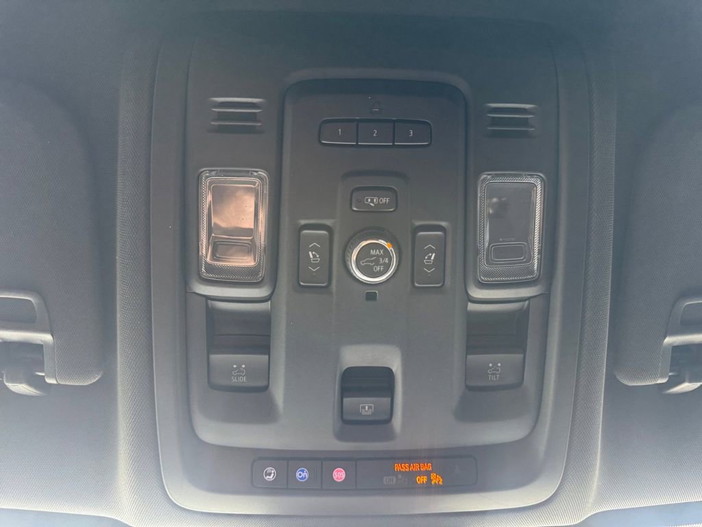 Used 2023 Chevrolet Tahoe Z71 w/ Luxury Package image 28