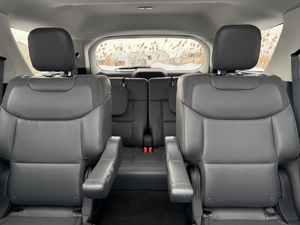 Used 2025 Ford Explorer Active w/ Active Comfort Package image 21