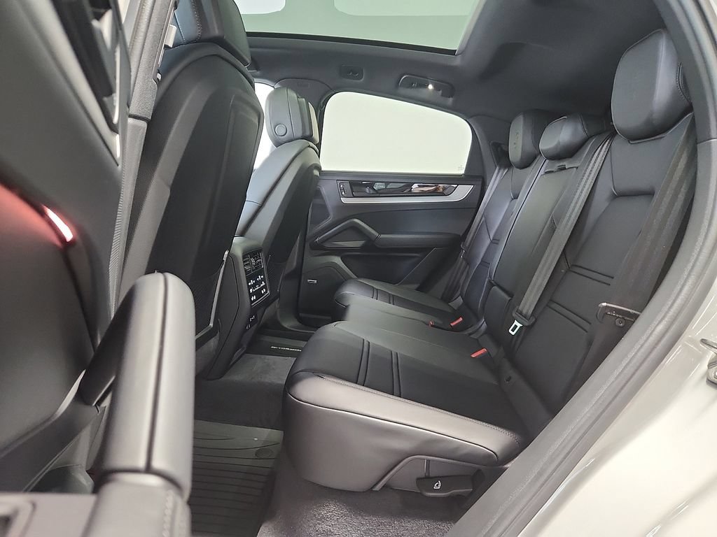 New 2026 Porsche Cayenne Coupe AWD/4WD image 11
