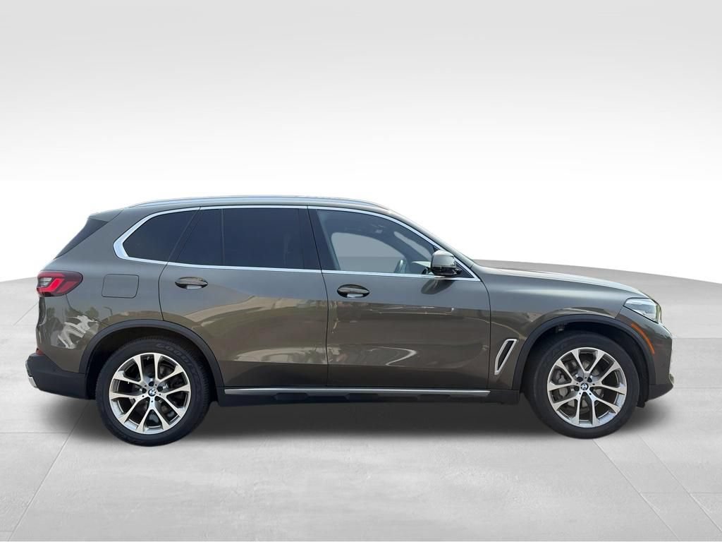 Used 2023 BMW X5 xDrive40i w/ Premium Package AWD/4WD image 2