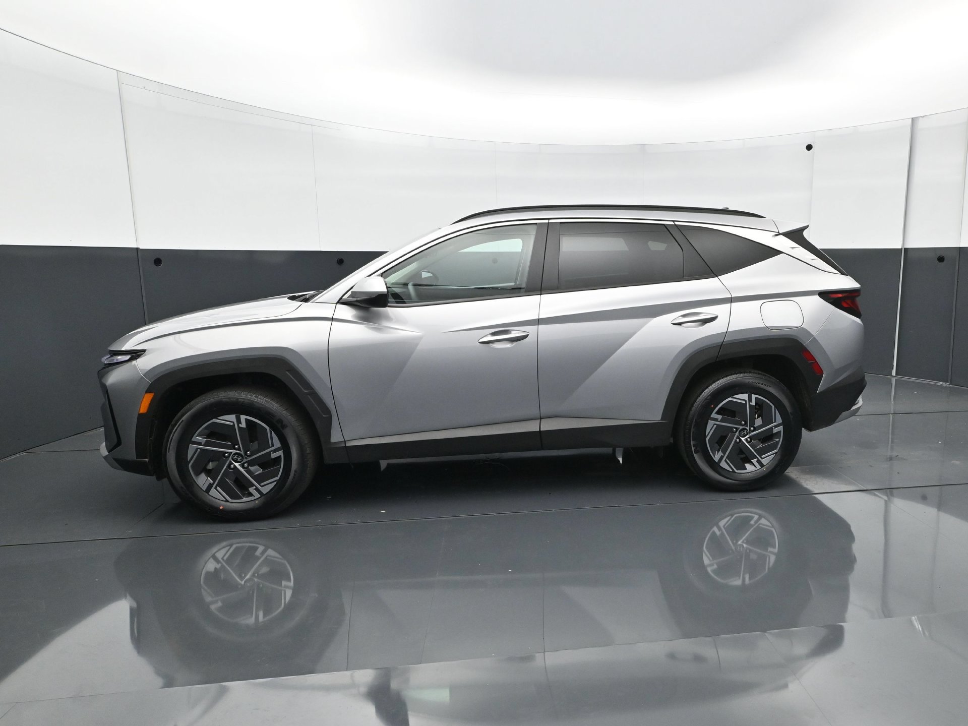 Used 2025 Hyundai Tucson Blue AWD/4WD image 3