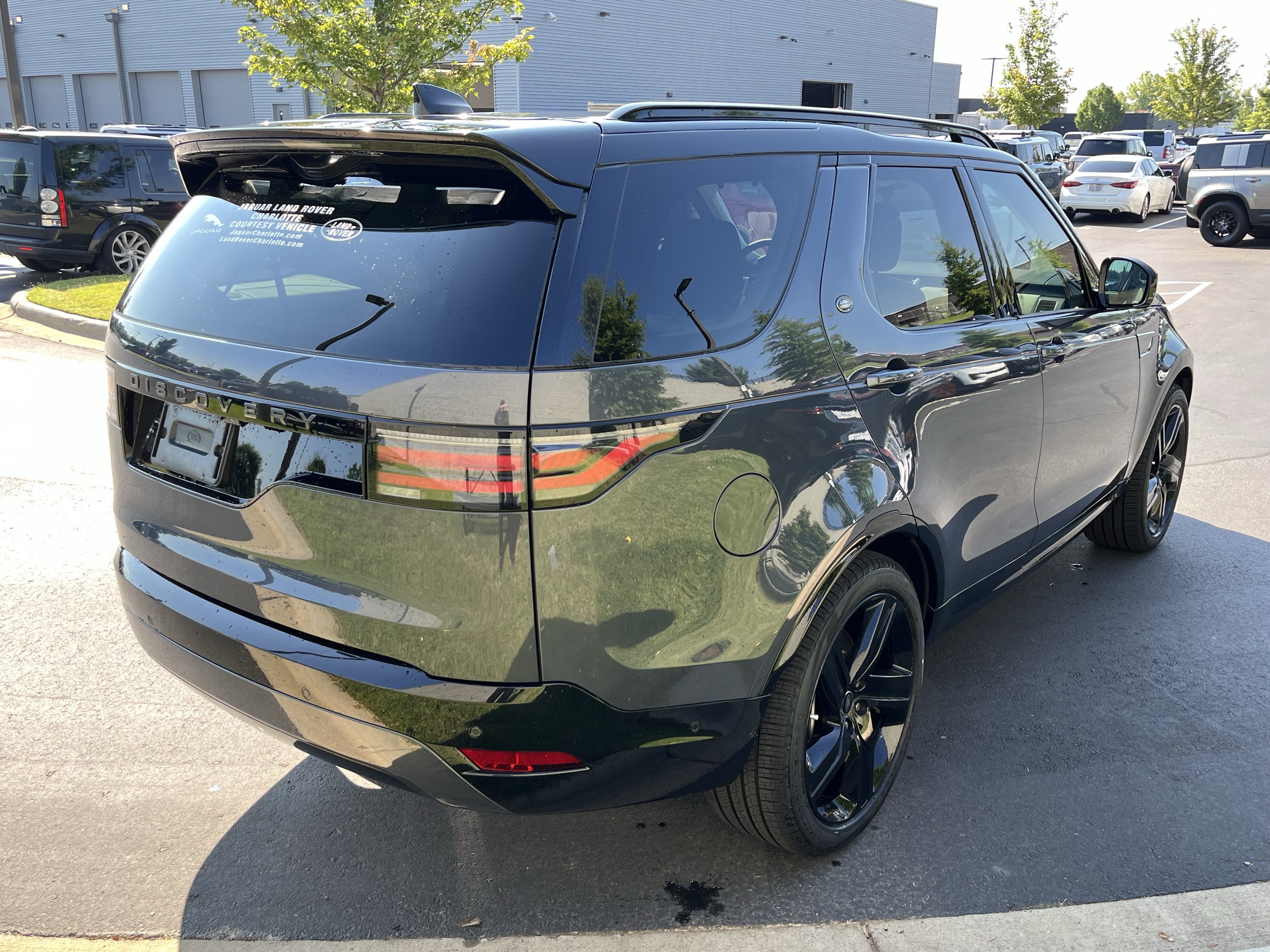 Used 2025 Land Rover Discovery Dynamic SE AWD/4WD image 9