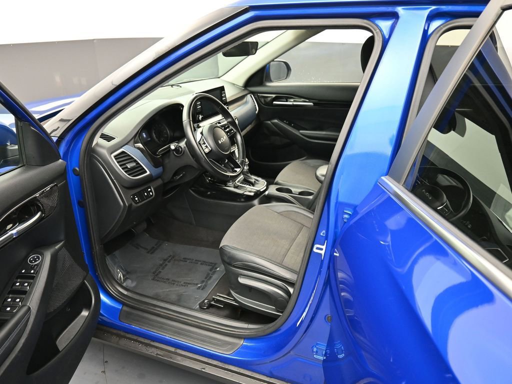 Used 2023 Kia Seltos S FWD image 11
