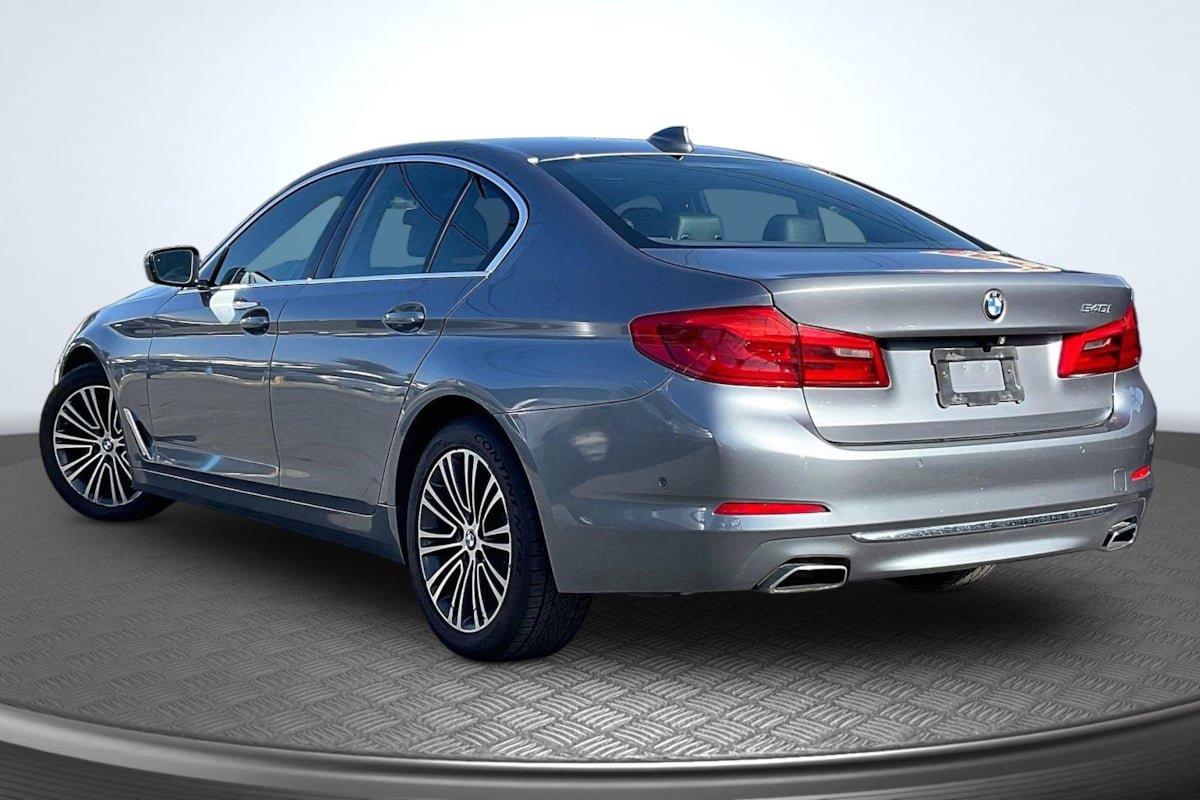 Used 2019 BMW 540i w/ Executive Package RWD image 2