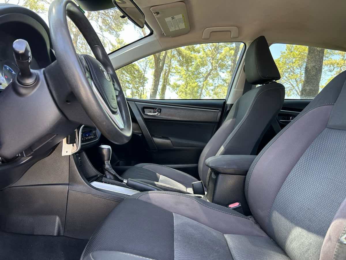 Used 2018 Toyota Corolla LE FWD image 21