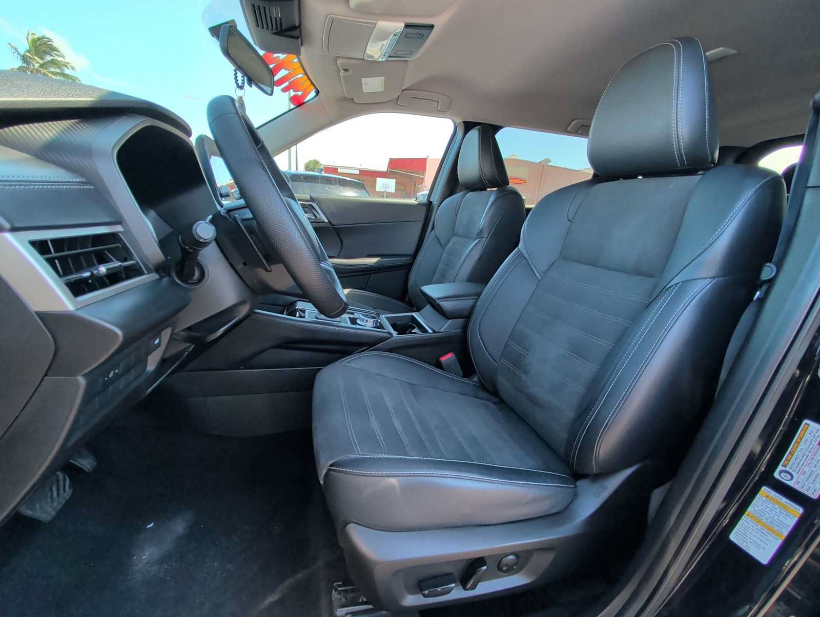 Used 2024 Mitsubishi Outlander FWD image 13