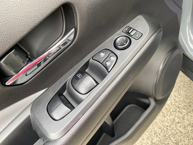 Used 2023 Nissan Kicks SR w/ SR Premium Package image 18