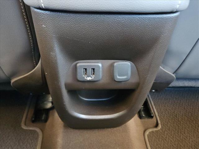 Used 2022 GMC Canyon Denali RWD image 17