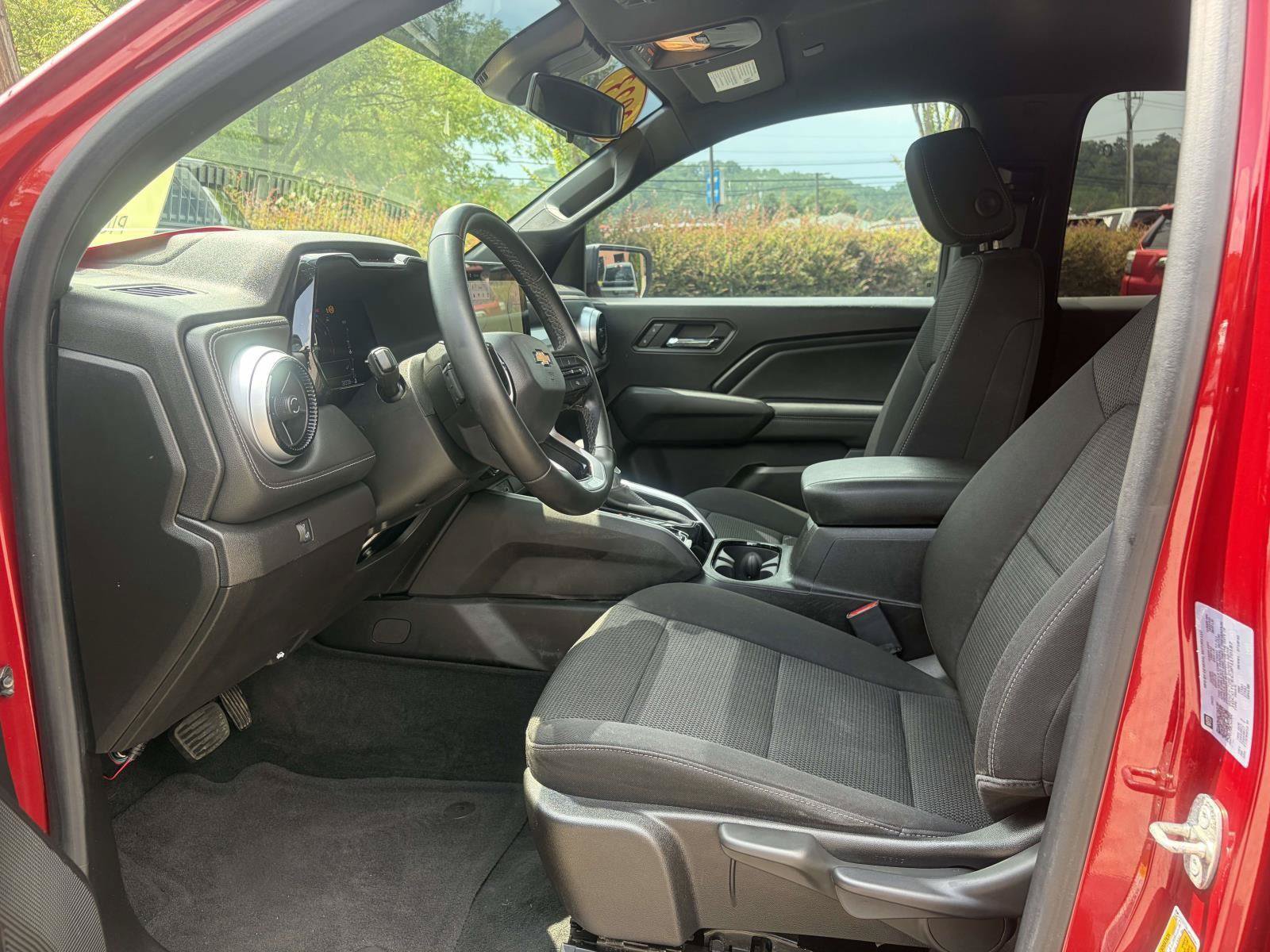 Used 2023 Chevrolet Colorado LT w/ LT Convenience Package AWD/4WD image 4