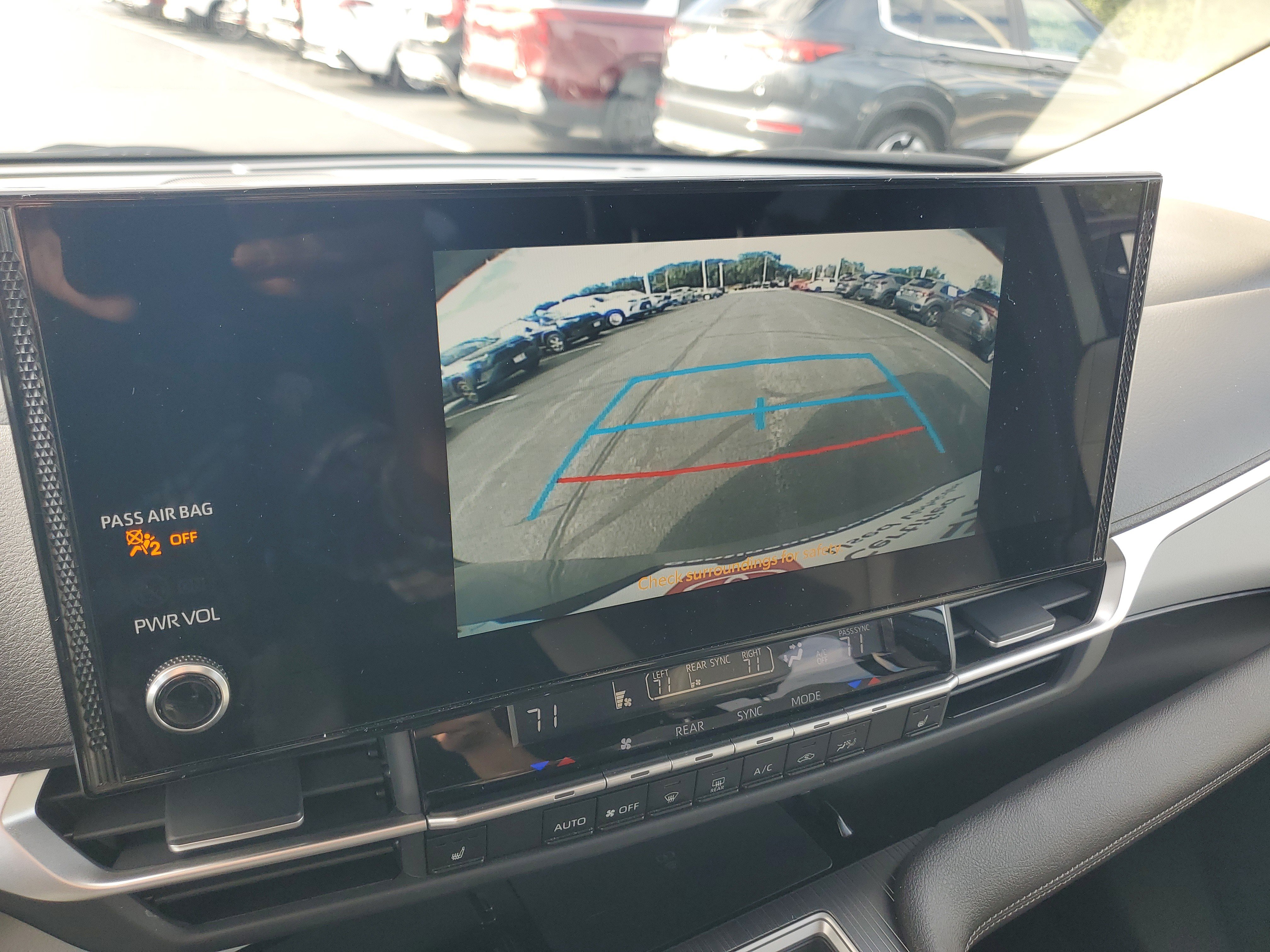 Certified 2025 Toyota Sienna XLE FWD image 31
