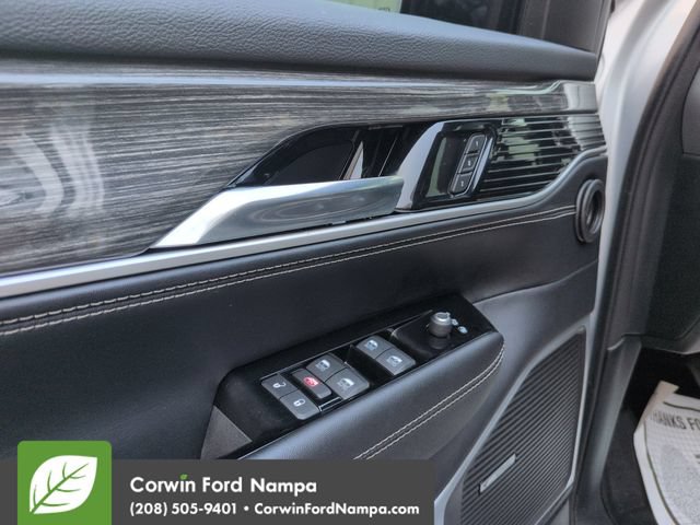 Used 2022 Jeep Wagoneer Series II AWD/4WD image 11