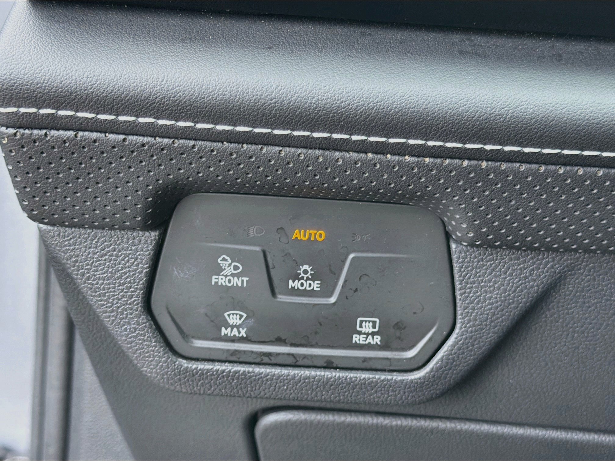 Used 2024 Volkswagen Atlas SE AWD/4WD image 36