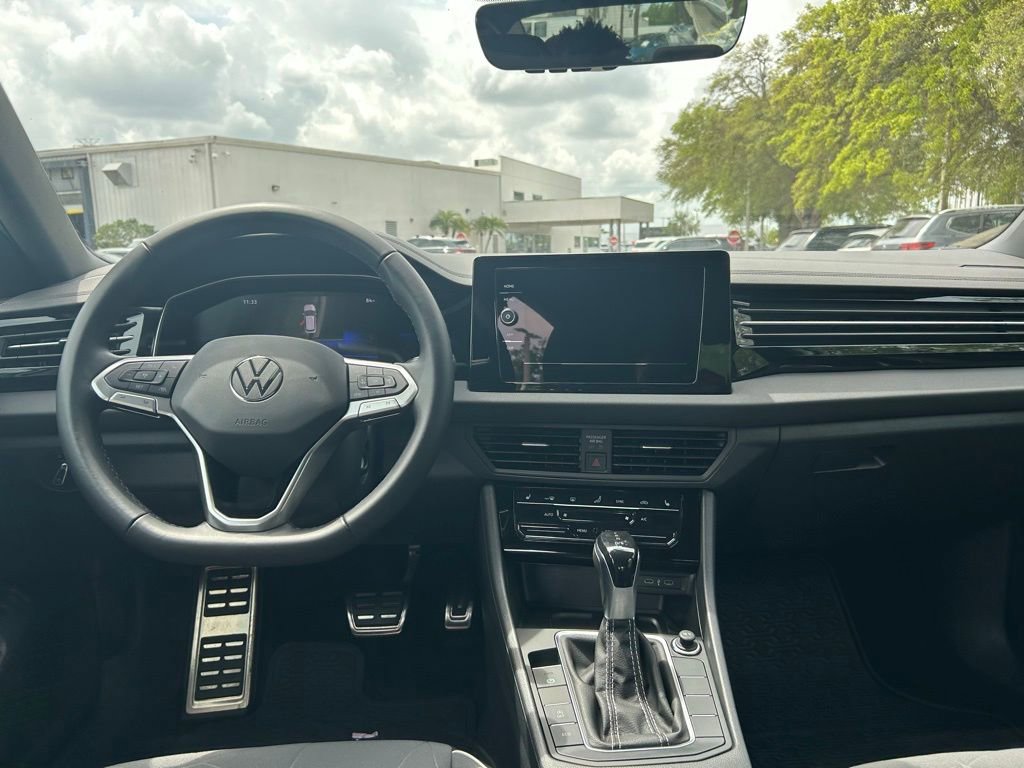 Used 2025 Volkswagen Jetta Sport image 43