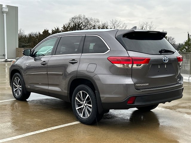 Used 2019 Toyota Highlander XLE image 3