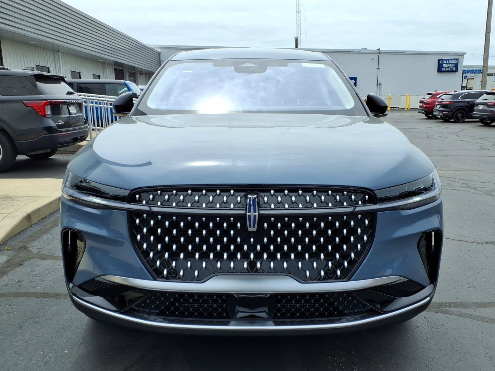 New 2026 Lincoln Nautilus Premier AWD/4WD image 2