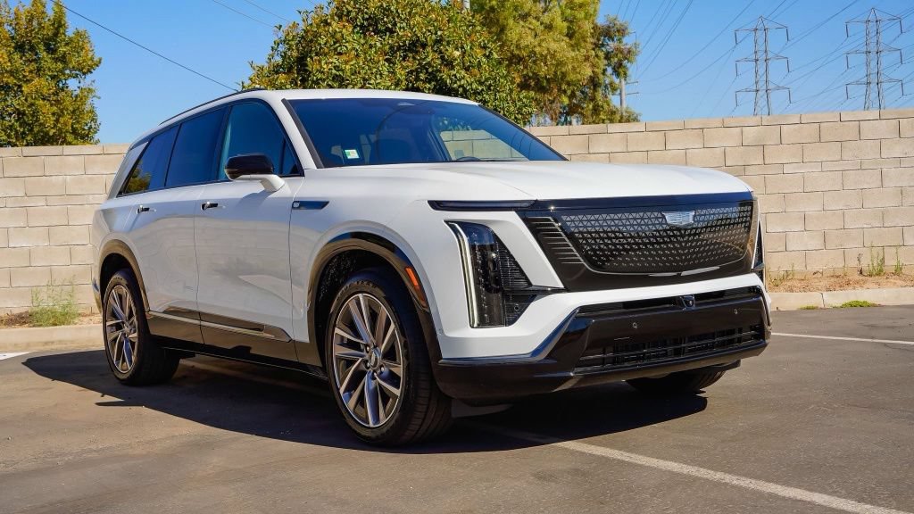 New 2027 Cadillac Vistiq Sport w/ LPO, Floor Liner Package AWD/4WD image 5