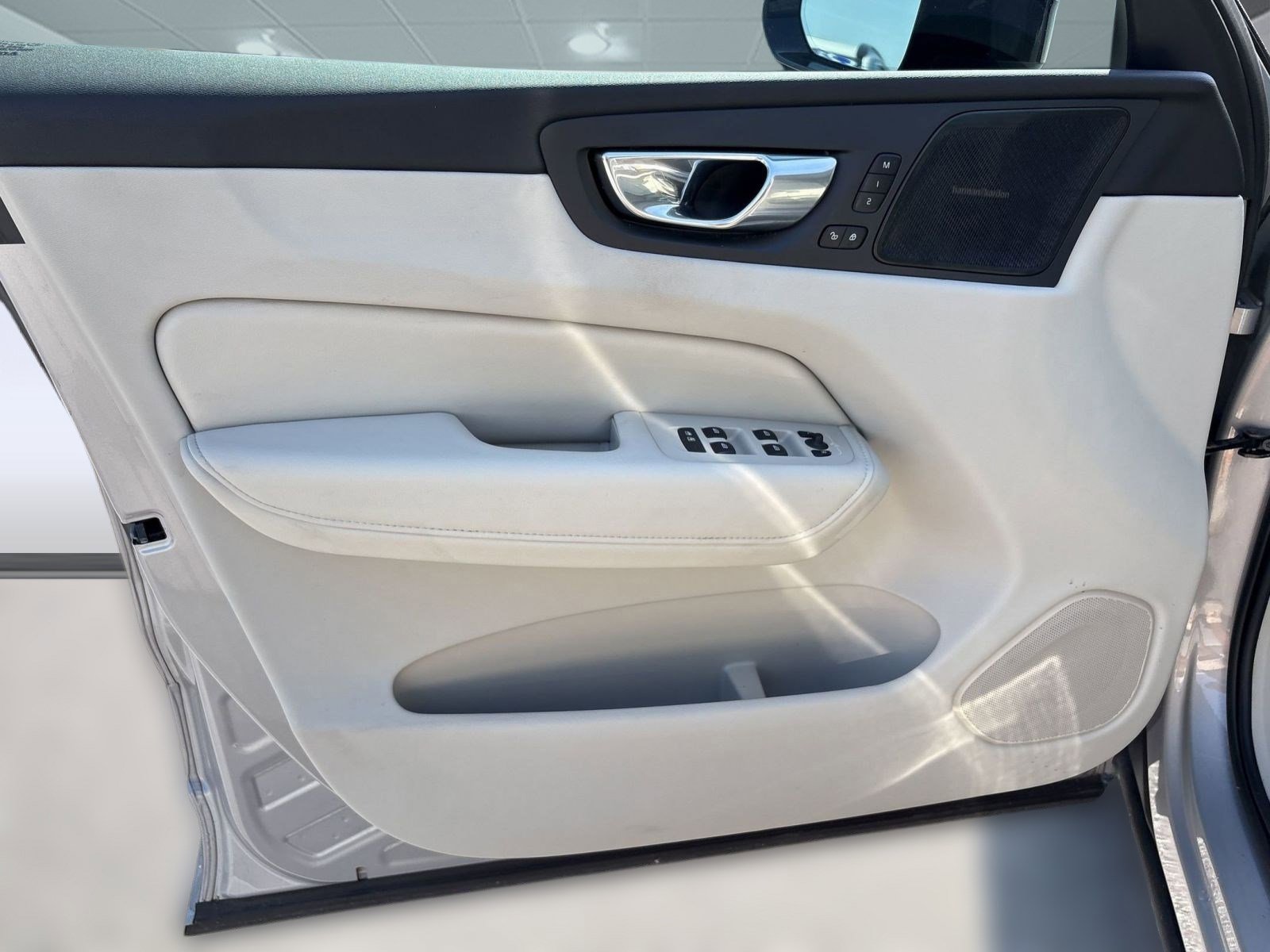 Used 2023 Volvo XC60 B5 Ultimate w/ Climate Package image 20