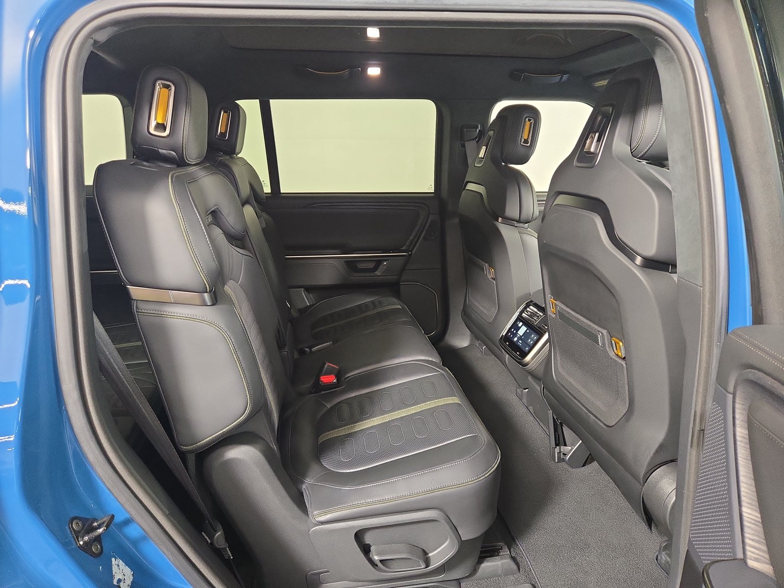 Used 2025 Rivian R1S Adventure Dual AWD/4WD image 23