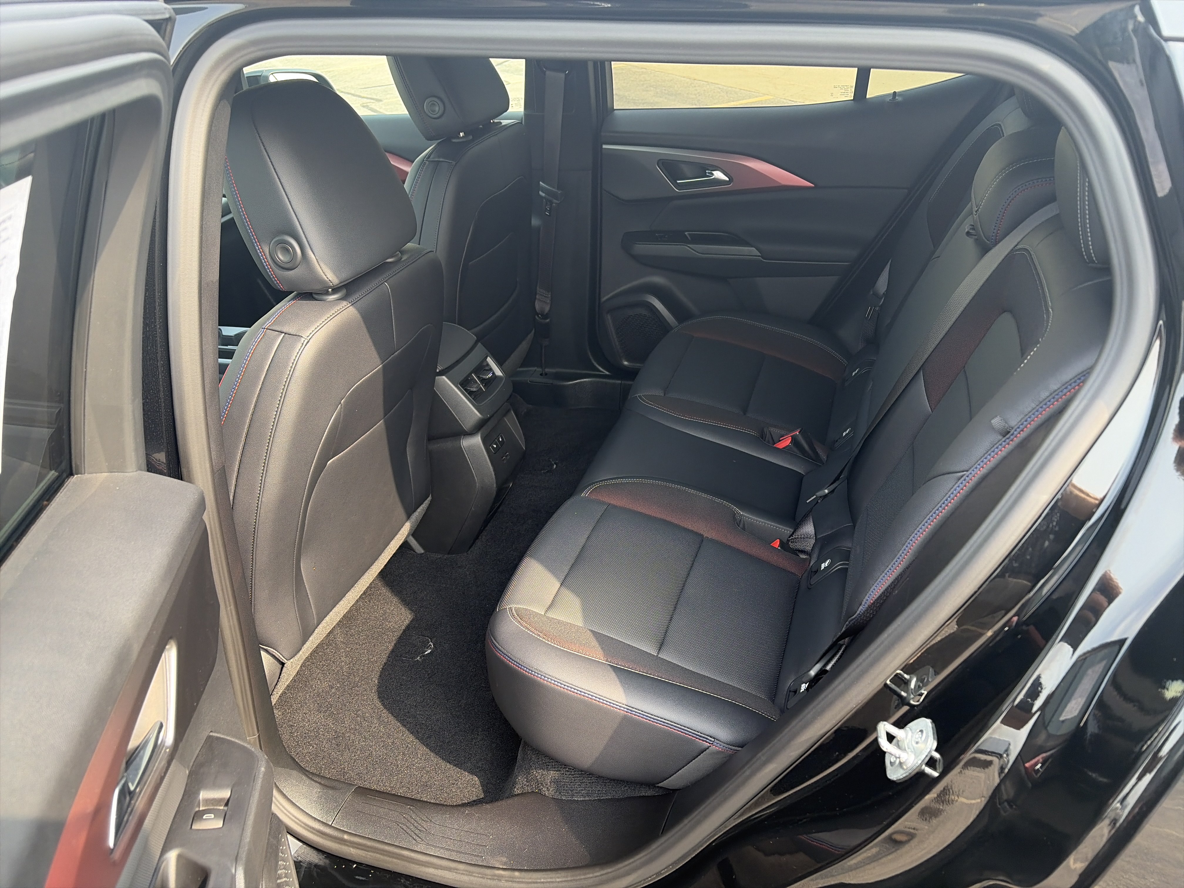 Used 2026 Chevrolet Equinox EV RS w/ Convenience Package II AWD/4WD image 3