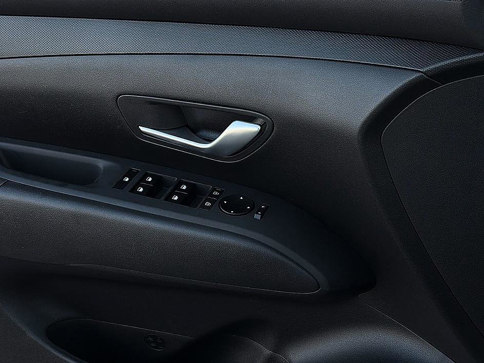 Certified 2025 Hyundai Santa Cruz SEL image 16