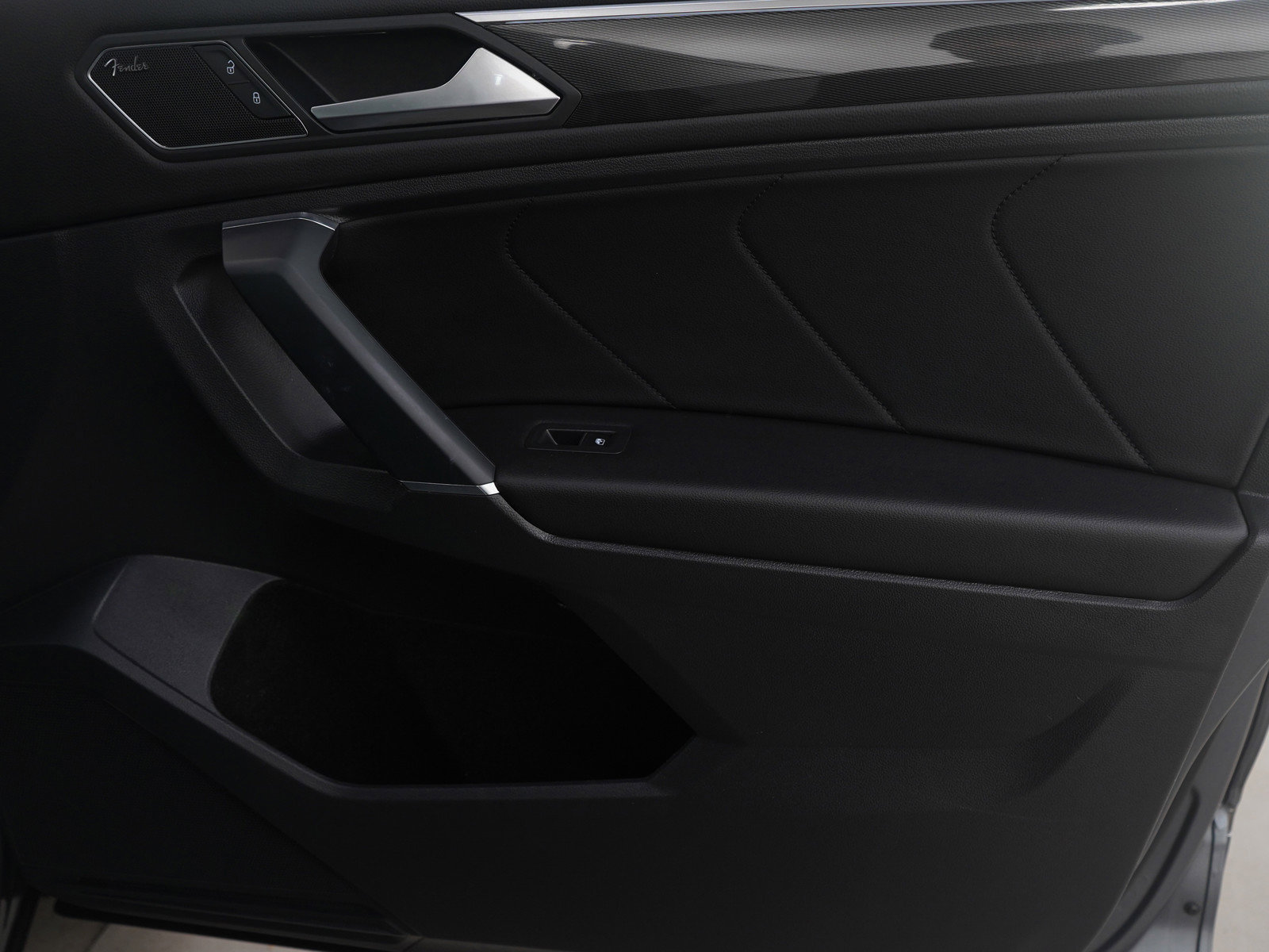 Used 2020 Volkswagen Tiguan SEL Premium R-Line image 9