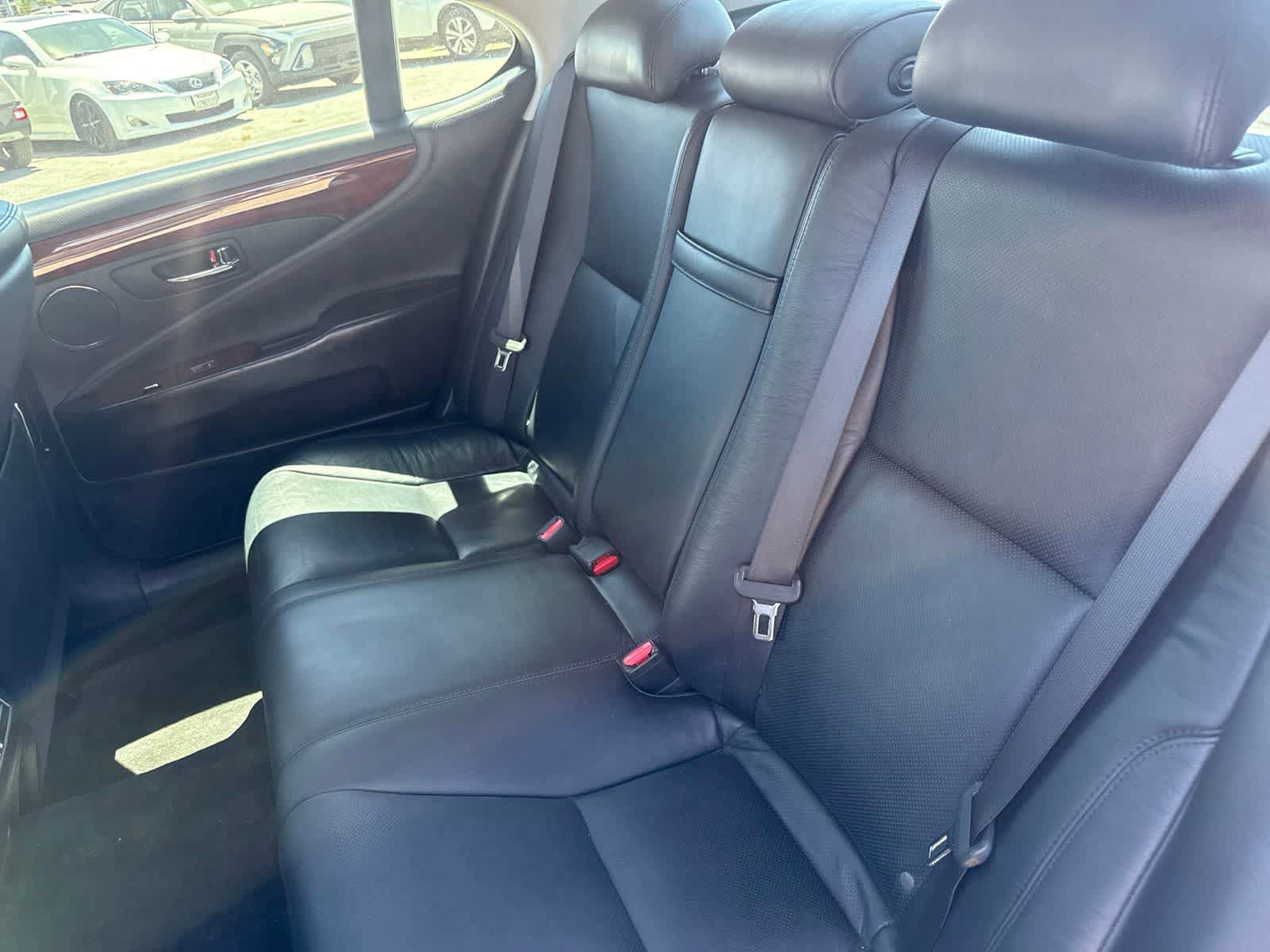 Used 2010 Lexus LS 460 RWD image 16