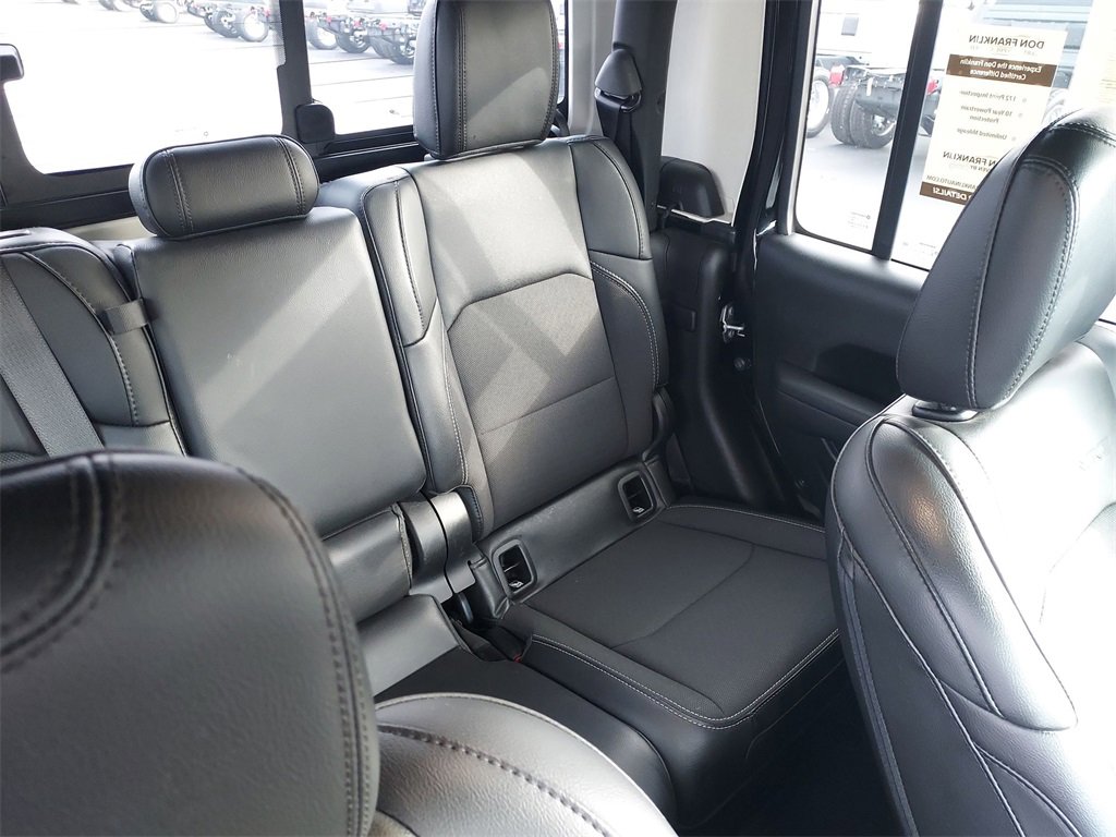 Used 2023 Jeep Gladiator Sport image 14