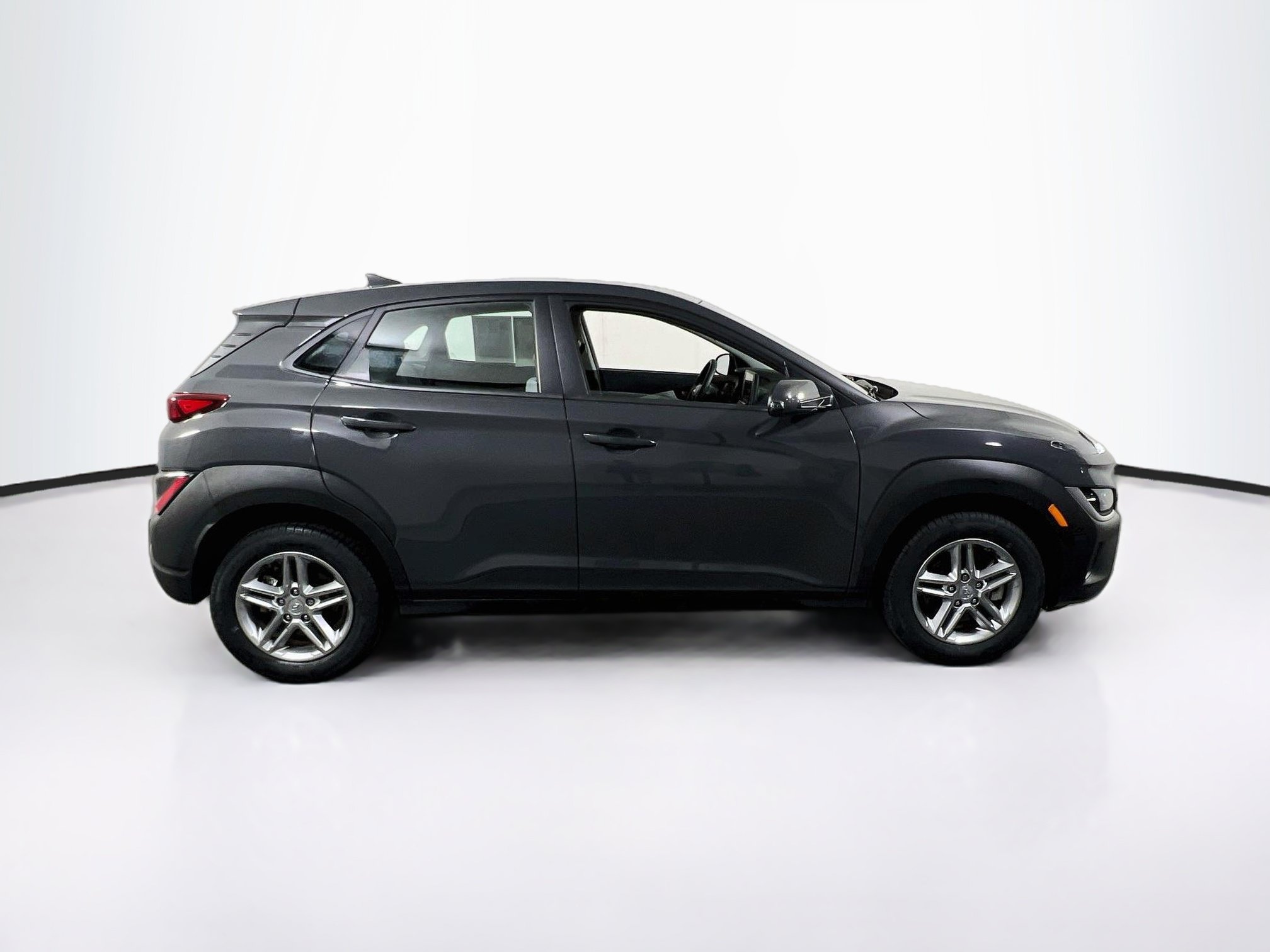Used 2023 Hyundai Kona SE w/ Cargo Package AWD/4WD image 4