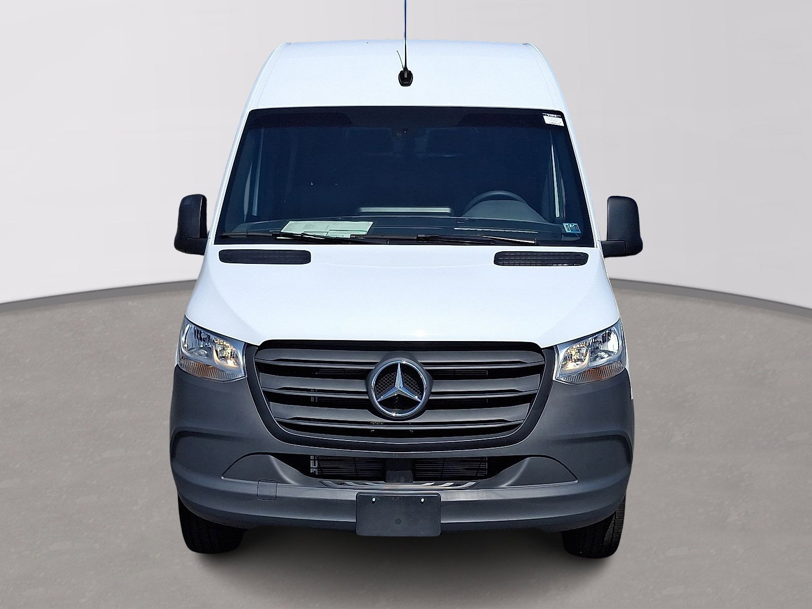 Used 2024 Mercedes-Benz Sprinter 2500 image 2