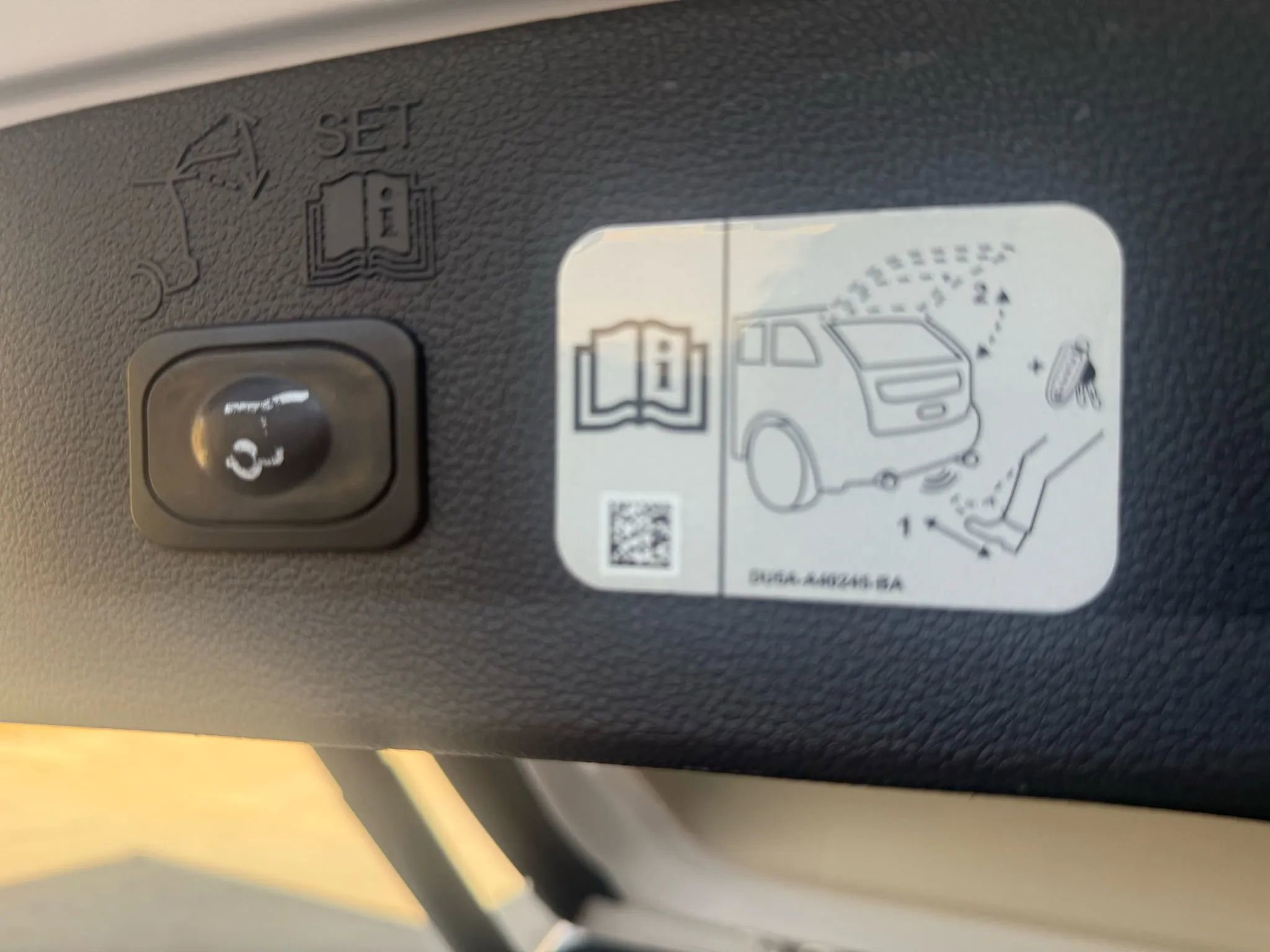 Used 2017 Ford Escape Titanium image 6