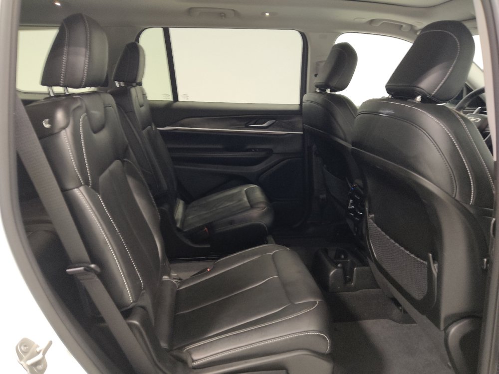 Used 2023 Jeep Grand Cherokee L Limited AWD/4WD image 19